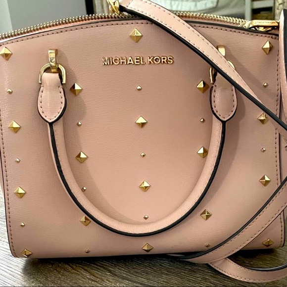 Michael Kors Ellis Studded Crossbody Bag🌸🌷🌸 - Picture 2 of 14